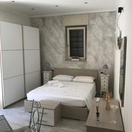 La Maison - Matrimoniale Stornara Luaran gambar